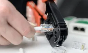 Các dụng cụ hỗ trợ bấm dây mạng nhanh và chuẩn 8 Kìm bấm dây mạng