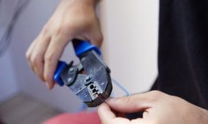Các dụng cụ hỗ trợ bấm dây mạng nhanh và chuẩn 7 Dao/Kéo hoặc kìm có phần lưỡi cắt