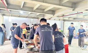 Love Station 02: Free meals at the Vietnam National Children’s hospital in May 3 Members of The Lighthouse Project prepared meals