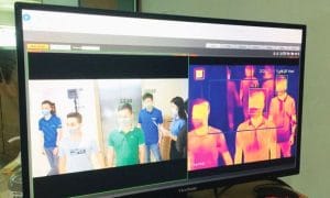 Camera thân nhiệt – Giải pháp nâng tầm an ninh, kiểm soát dịch bệnh 8 Hình ảnh từ camera thân nhiệt được kết nối tới màn hình máy tính
