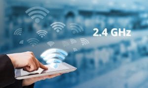 Băng tần wifi là gì? Nên chọn 2.4Hz hay 5Hz 6 Dải băng tần wifi 2.4GHz sử dụng bước sóng dài nên phù hợp với các vị trí truyền tải xuyên tường, vật thể rắn