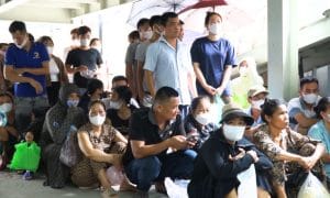 Trạm yêu thương số 5 – Phát cơm từ thiện 0 đồng 4 Hình ảnh người dân xếp hàng để nhận cơm