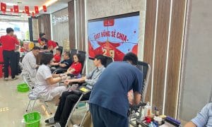 Phúc Bình tổ chức ngày hội hiến máu "Giọt hồng sẻ chia" 15 Hình ảnh CBNV và người thân tham gia hiến máu
