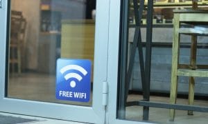 5 điều tuyệt đối không nên làm khi kết nối wifi miễn phí 4 Wifi được phát tại nhiều khu vực công cộng
