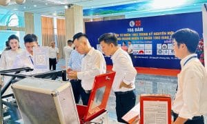 Phúc Bình tài trợ Toạ đàm Doanh nhân tư nhân 1983 Giao thương 25 Gian trưng bày sản phẩm của Phúc Bình được nhiều người quan tâm