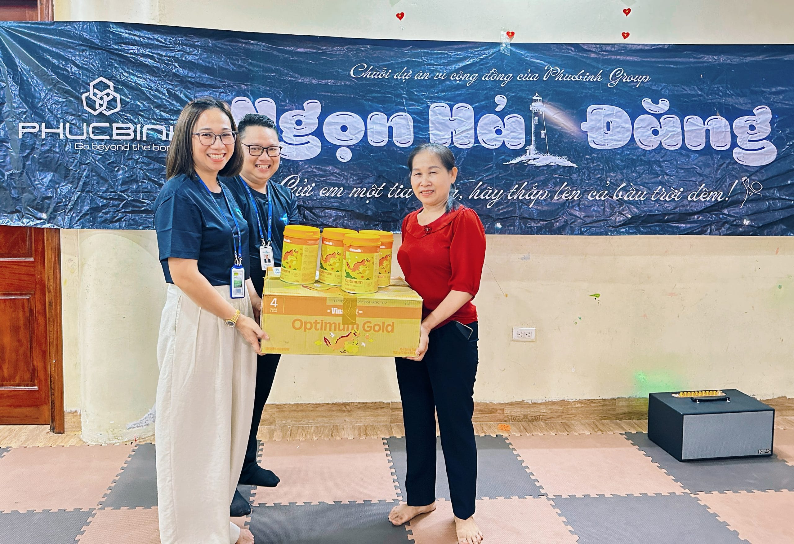 Donation 6 Dự án Ngọn Hải Đăng đến thăm các em nhỏ tại chùa Quang Phúc vào một chiều thu