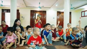 Trạm yêu thương số 8 - Gieo mầm yêu thương tại chùa Quang Phúc 4 Mong các em mãi hồn nhiên, lớn lên khoẻ mạnh trong sự yêu thương của sư thầy chùa Quang Phúc