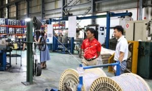 Nhà máy Việt Hàn vinh dự đón tiếp tham tán thương mại Việt Nam tại Ấn Độ 4 Nhà máy Việt Hàn đón tiếp tham tán thương mại, Tháng 9/2025, nhà máy sản xuất liên doanh Việt Hàn Huviron đã vinh dự đón tiếp ông Bùi Trung Thướng – Tham tán Thương mại, Trưởng Cơ quan Thương vụ Việt Nam tại Ấn Độ