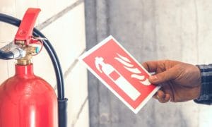 Kiểm tra các thiết bị chữa cháy thiết yếu khi đánh giá an toàn PCCC chung cư, nhà trọ