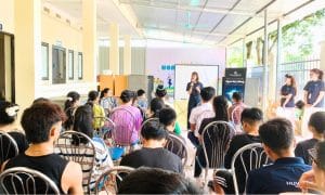Trạm yêu thương số 13: Ngày mai trời sẽ sáng 1 Ngọn Hải Đăng đã đến trao những yêu thương, tâm tình tới các em