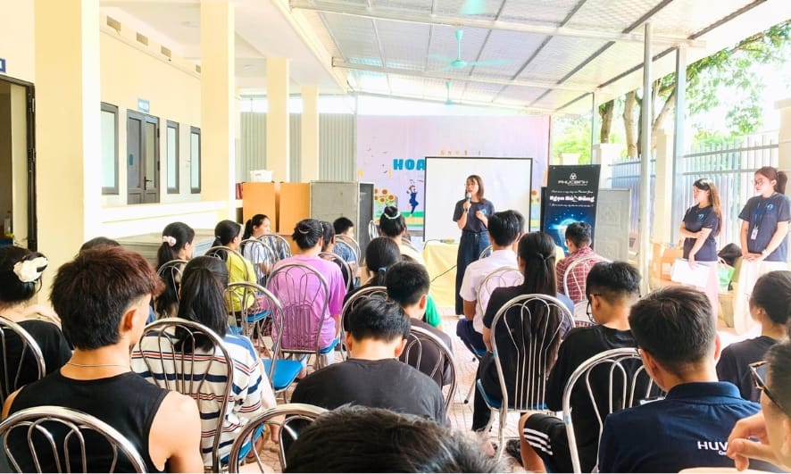Trạm yêu thương số 13: Ngày mai trời sẽ sáng 4 Ngọn Hải Đăng đã đến trao những yêu thương, tâm tình tới các em