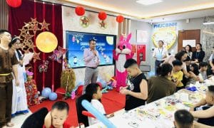 Vui hội trung thu tại Phucbinh Group: Khám phá vũ trụ kỳ diệu cùng Thỏ ngọc 10 Ban giám đốc Phucbinh Group phát biểu chào đón các cháu
