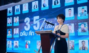 Đại diện nhân sự gắn bó 3 - 5 năm phát biểu tại sự kiện