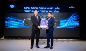 Trao phần thưởng cho CBNV xuất sắc nhất trong hành trình 15 năm phát triển