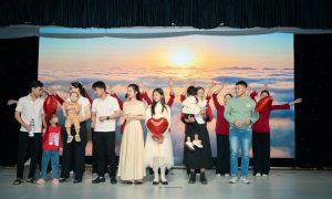 Tiết mục "Mẹ yêu con" không chỉ mang tính nghệ thuật, mà còn là lời tri ân tới những “người mẹ” theo nghĩa rộng – gia đình, hậu phương vững chắc, những người luôn đứng phía sau ủng hộ, tiếp sức cho hành trình của mỗi thành viên Phucbinh Group