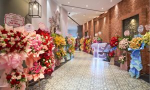 Con đường hoa rực rỡ là lời chúc của hàng trăm tình cảm chân thành gửi tặng Phucbinh Group