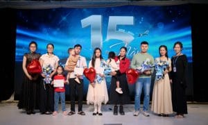 On behalf of Phucbinh Donation, Mrs. Lê Thị Minh Tâm and Mrs. Đoàn Thị Kiều Trang presented flowers and gifts to the families.