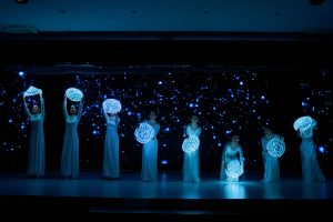 Tiết mục múa đương đại "Hello Việt Nam" gửi gắm niềm tự hào dân tộc và khát vọng đóng góp cho đất nước trong chặng đường 15 năm phát triển