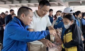 Trạm yêu thương số 14: Phát cơm từ thiện tại Bệnh viện Nhi tháng 11 6 Từng suất cơm được trao gửi tận tay bệnh nhân nhi và người nhà