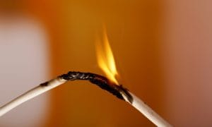 Hướng dẫn xử lý khi bị chập điện – Giảm thiểu tối đa rủi ro cháy nổ 6 Các loại cáp thông thường bắt cháy nhanh nên ưu tiên sử dụng cáp chống cháy cho hệ thống quan trọng