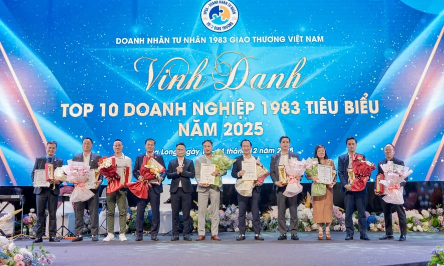 Phucbinh Group vinh danh TOP 10 Doanh nghiệp tiêu biểu 1983