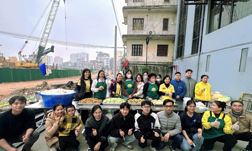 Cảm ơn các tình nguyện viên Ngọn Hải Đăng và bếp từ thiện Sen Vàng đã cùng tham gia Trạm yêu thương số 17