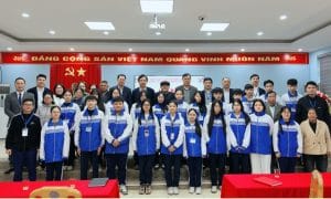 Phucbinh Donation đồng hành cùng chương trình Xuân Gắn kết – Tết yêu thương 2 Đại diện quỹ Phucbinh Donation chụp ảnh kỷ niệm