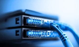 Kết nối mạng bằng dây cáp giúp đường truyền ổn định