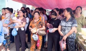 Những ánh mắt ánh niềm vui, sự cảm ơn khi nhận các suất cơm đầy đủ dinh dưỡng là động lực để Ngọn Hải Đăng viết tiếp hành trình yêu thương