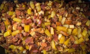 Chuẩn bị các món ăn đầy đủ dinh dưỡng, đượm vị cơm nhà